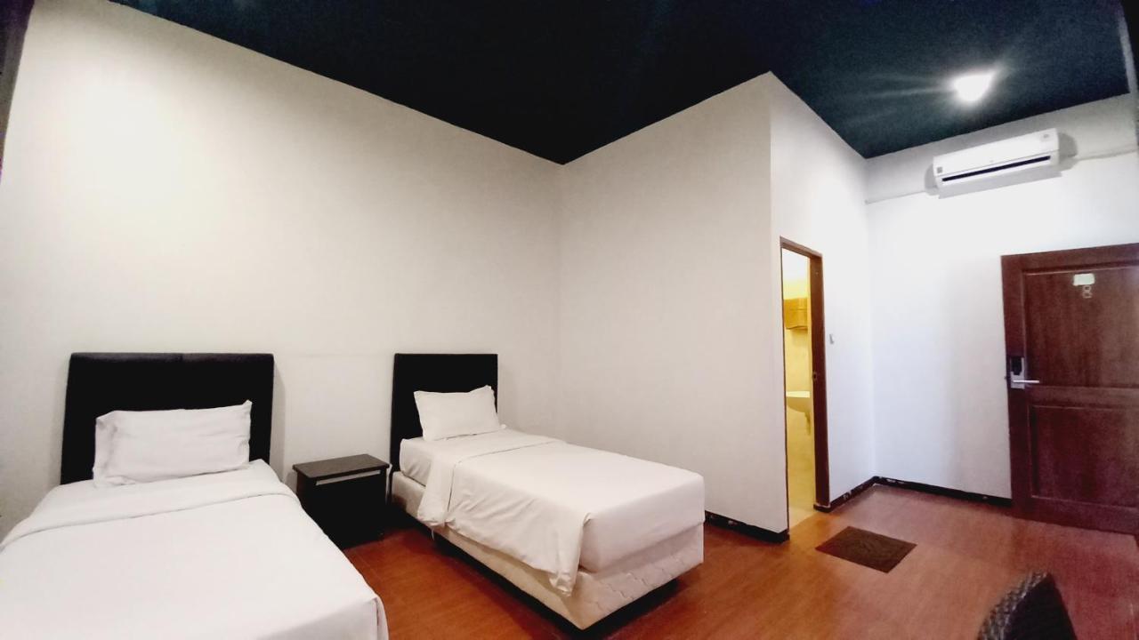 Dc Hotel & Hostel Labuan Bajo Extérieur photo