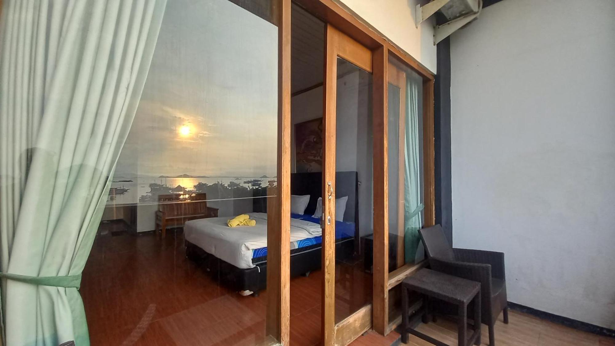 Dc Hotel & Hostel Labuan Bajo Extérieur photo