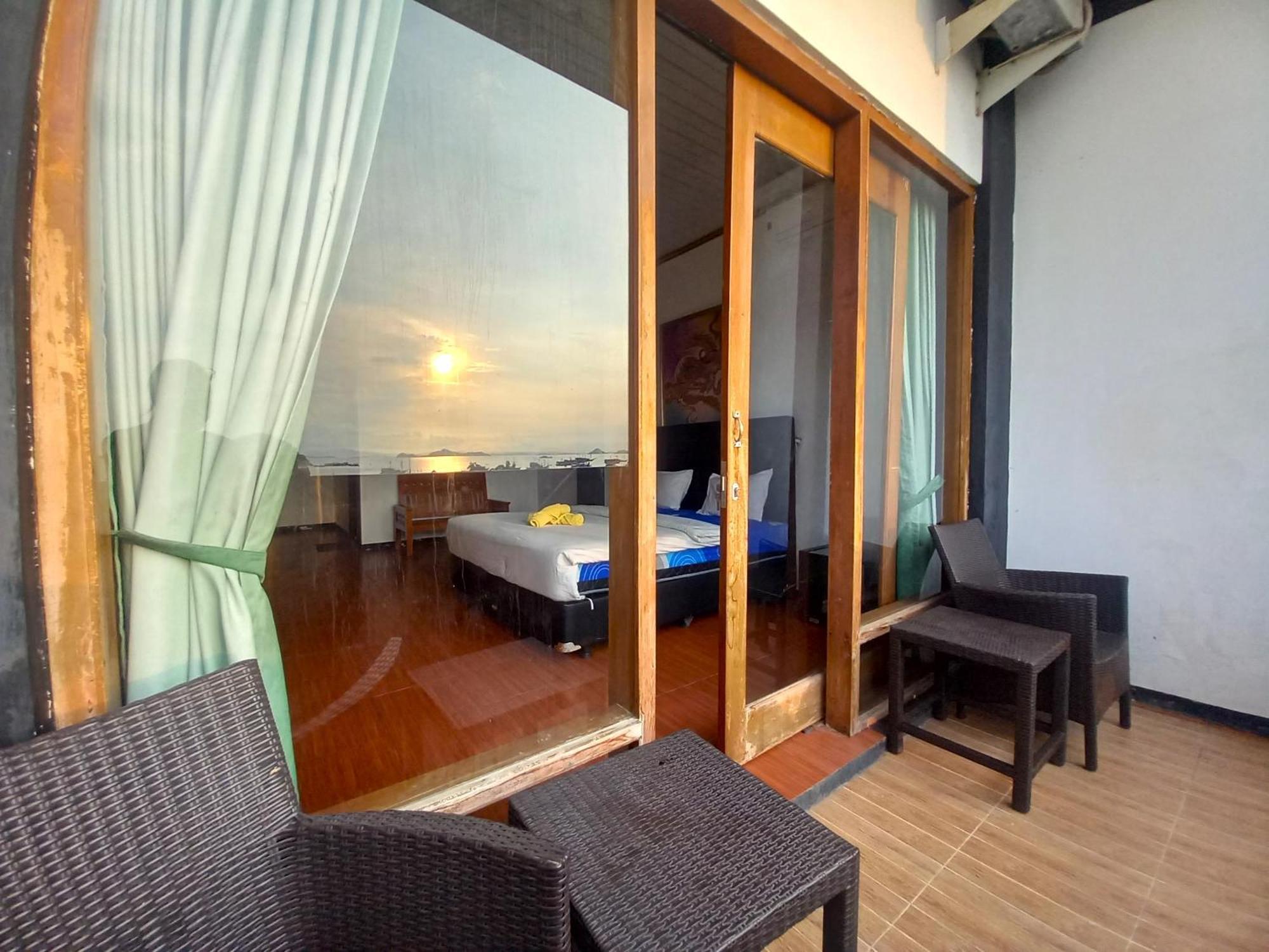 Dc Hotel & Hostel Labuan Bajo Extérieur photo